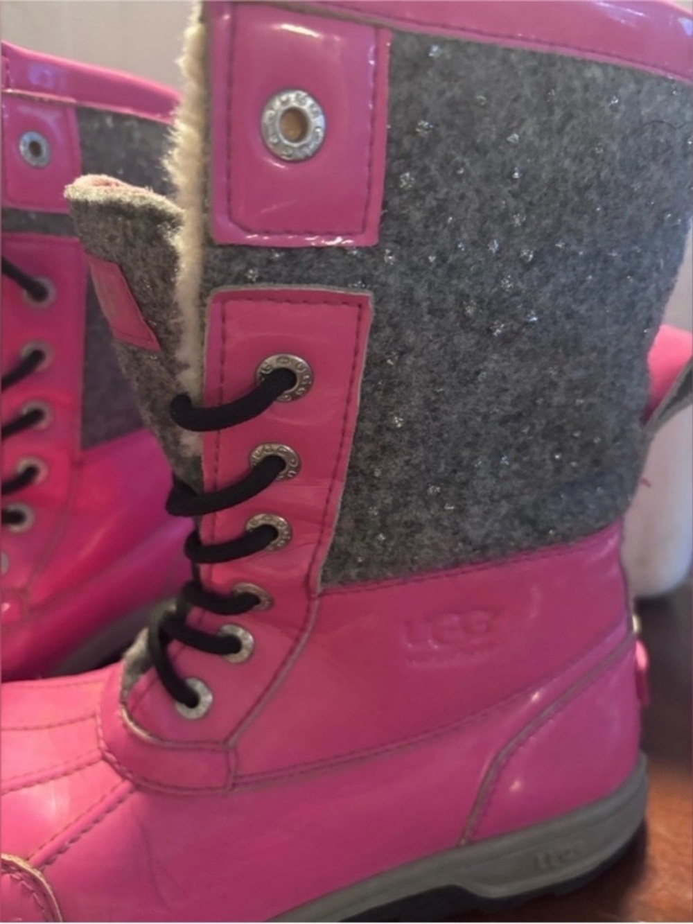 UGG Butte Il Vibrant Pink boots sparkling kids size 3 in a great condition